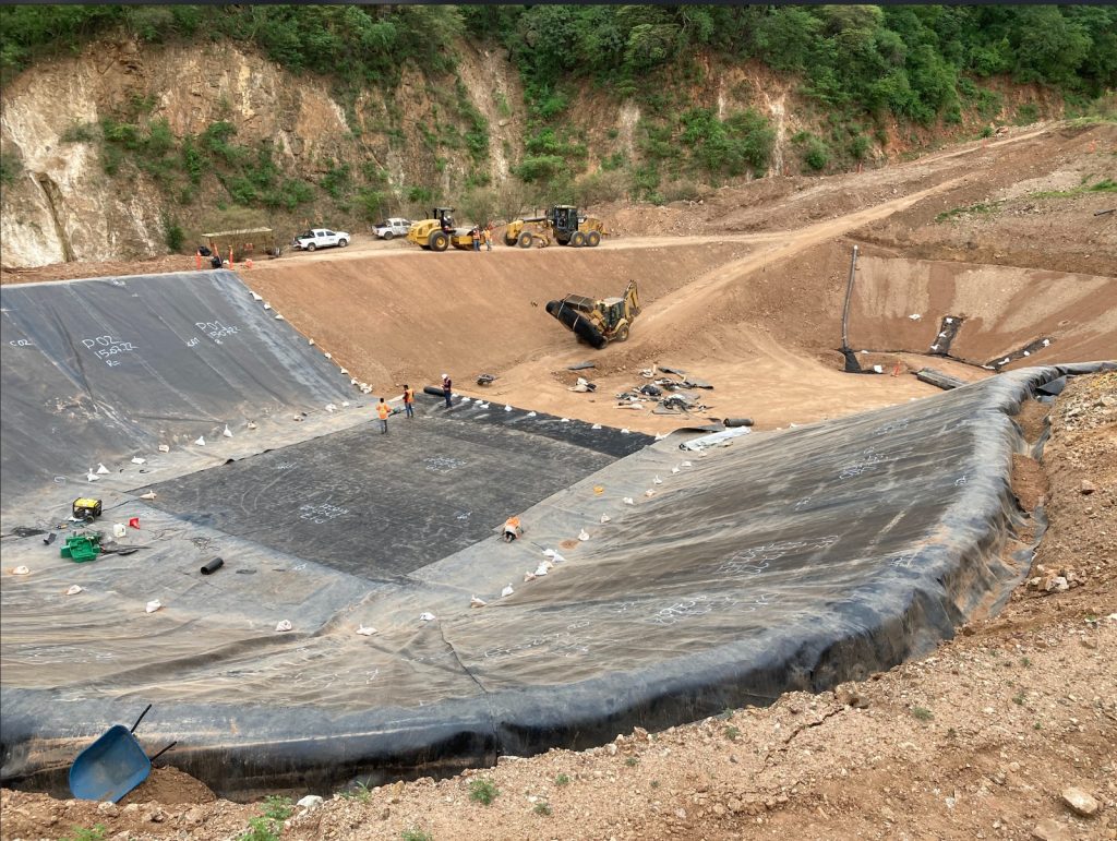 Innovación y resiliencia en infraestructura: cómo los geosintéticos construyen carreteras más sostenibles 1 mineria geosinteticos azpi proyectos website 1 1024x771 1